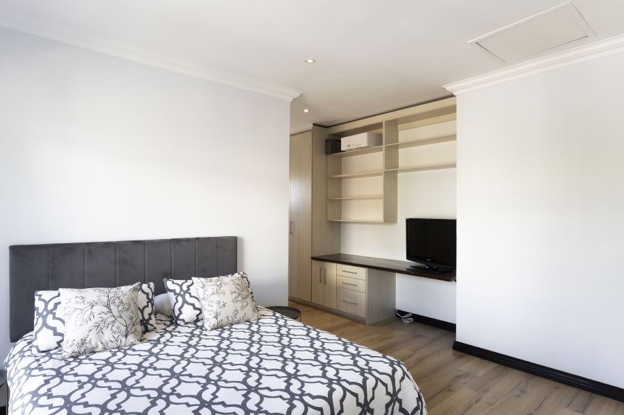 To Let 4 Bedroom Property for Rent in Heldervue Western Cape